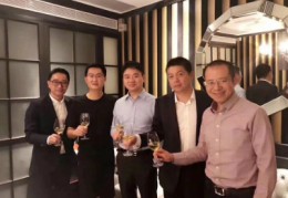 腾讯财经官网央广《王冠红人馆》财经报告：腾讯京东联手入股唯品会如何演绎电商江湖？